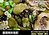 酸菜焖米鱼胶的做法
